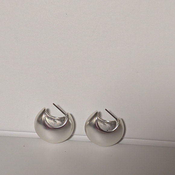 Madewell Sculptural Chunky Hoop Earrings - Picture 6 of 8